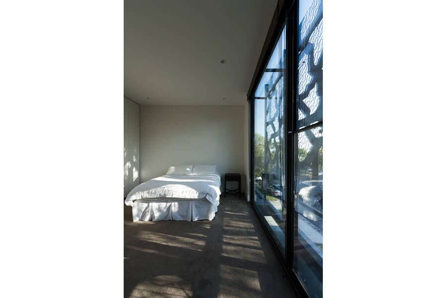 Two-Townhouses---Bedroom-with-bespoke-aluminium-framed-sliding-doors